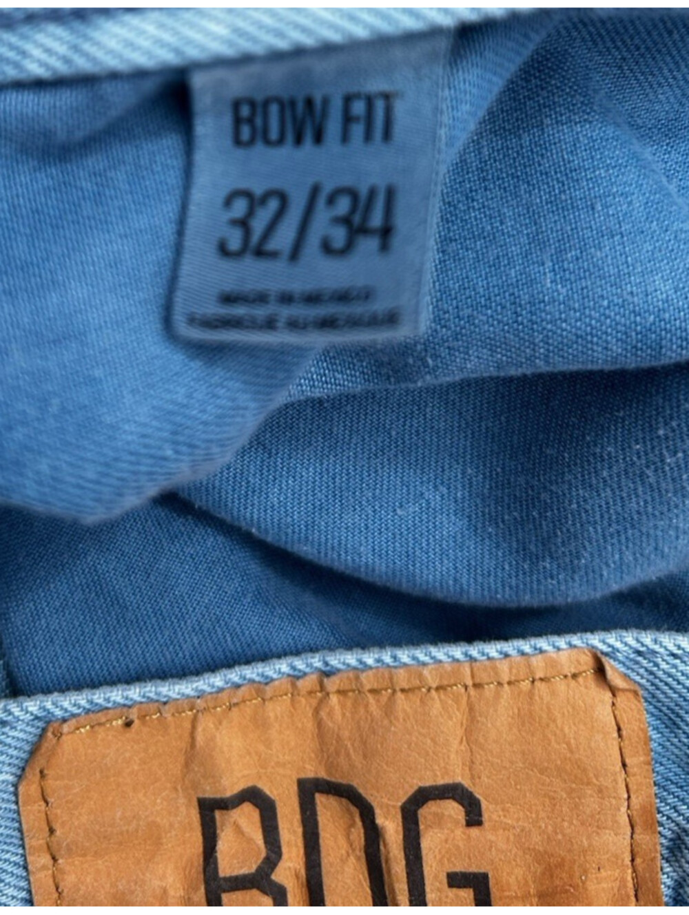 BDG Jeans Mens 32 x 34 Vintage Bow Fit Cotton Light Wash Small Orange Stain - Picture 8 of 15